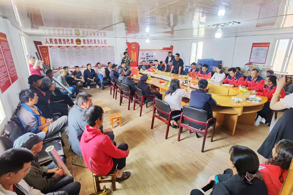 1622208471132826.jpg 落紅甸村委會二樓會議室舉行歡送儀式.jpg