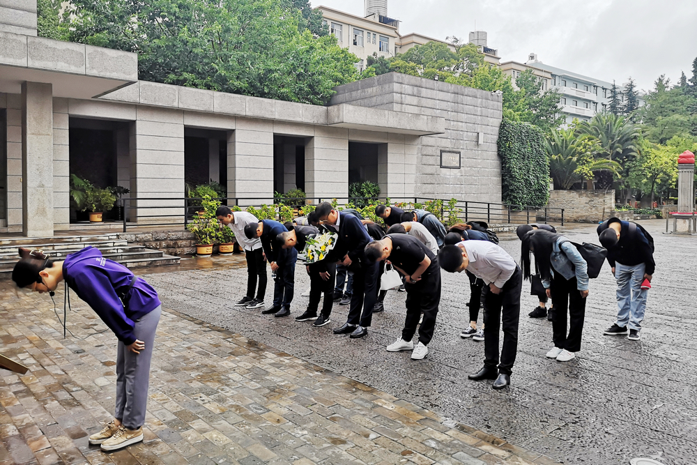 1625137022326654.jpg 行鞠躬禮.jpg